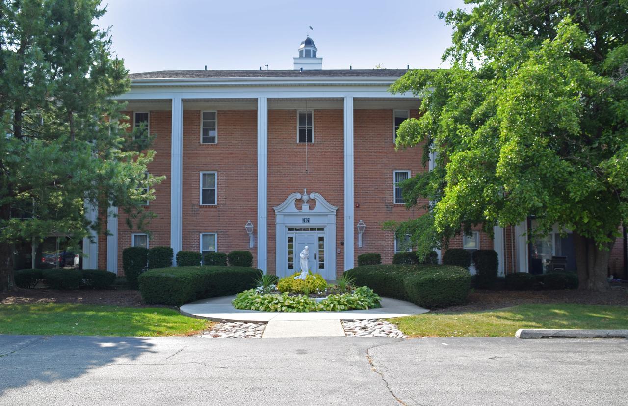 5101 Carriageway Dr. #107, Rolling Meadows, IL 60008