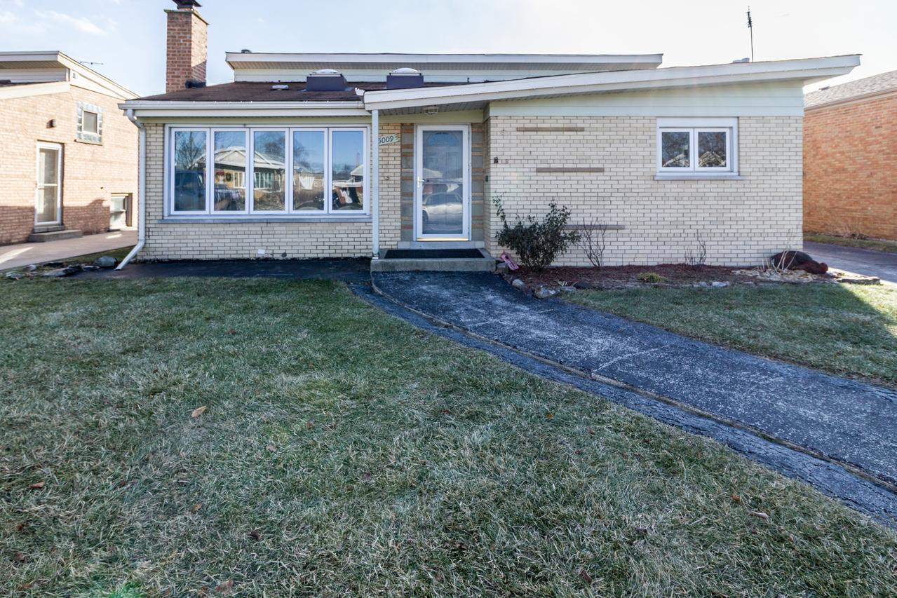 5009 Harnew Rd., Oak Lawn, IL 60453