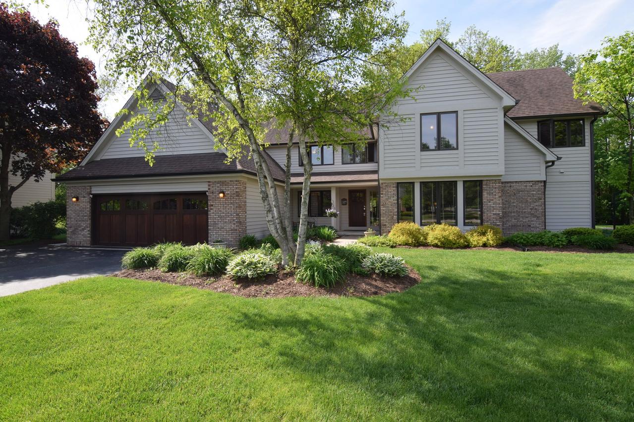 629 Edgebrook Dr., Crystal Lake, IL 60014