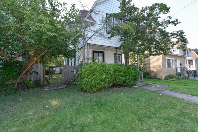 824 Hickory St., Waukegan, IL 60085