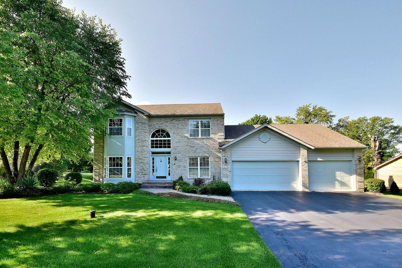 22W220 Woodview Dr., Medinah, IL 60157