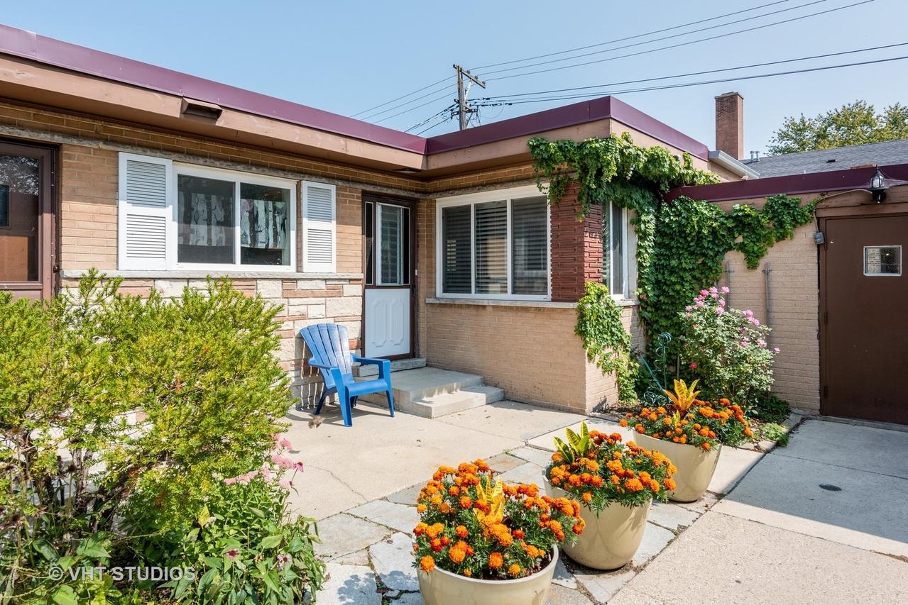 7327 N Damen Ave. #A, Chicago, IL 60645