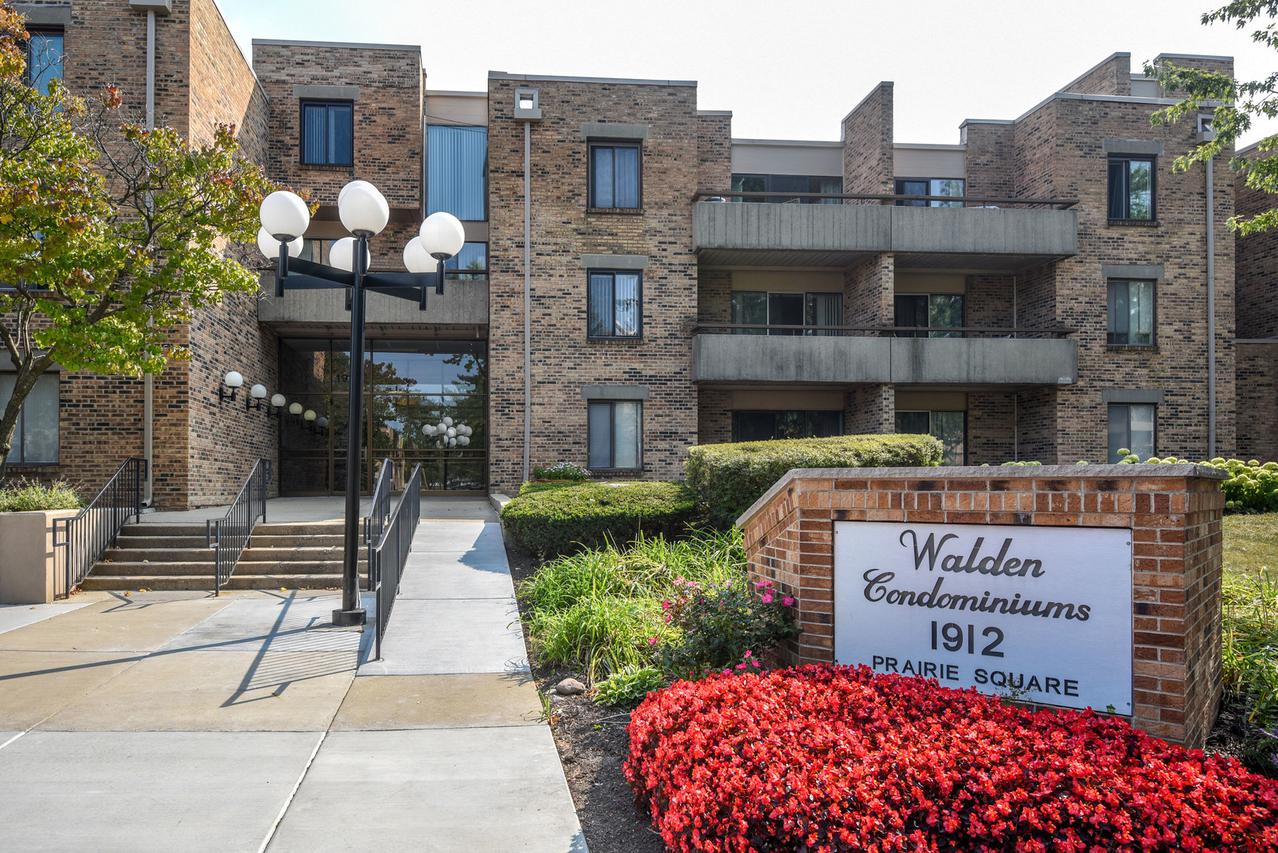 1912 Prairie Sq. #306, Schaumburg, IL 60173