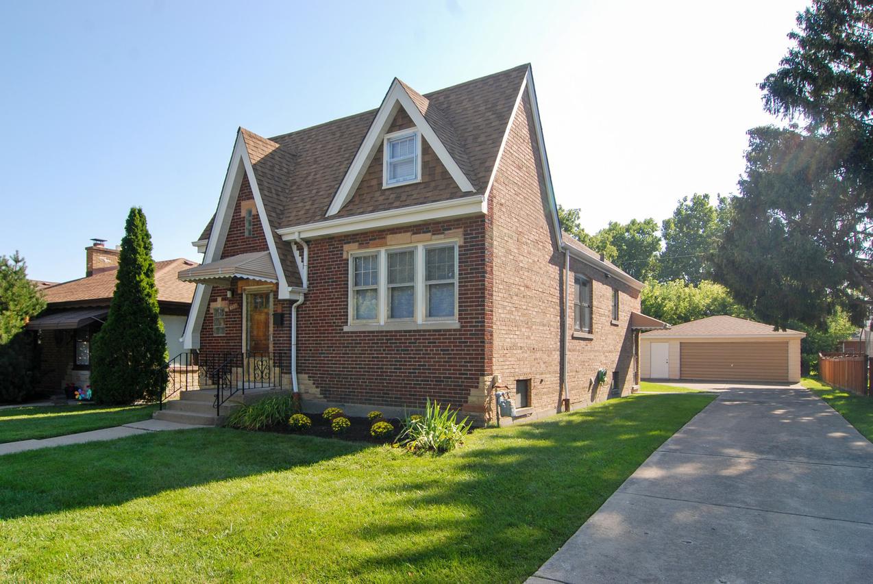 2337 S 9th Ave., North Riverside, IL 60546