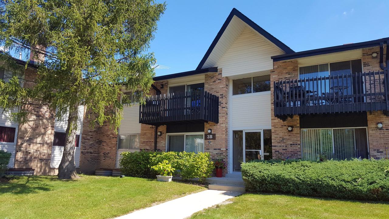 3B Kingery Quarter #207, Willowbrook, IL 60527