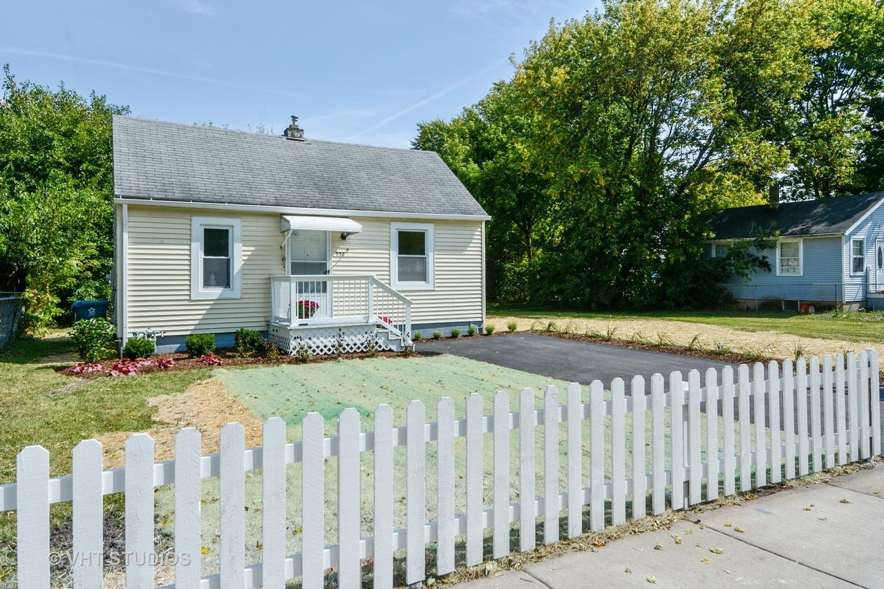 557 Howard Ave., Aurora, IL 60506