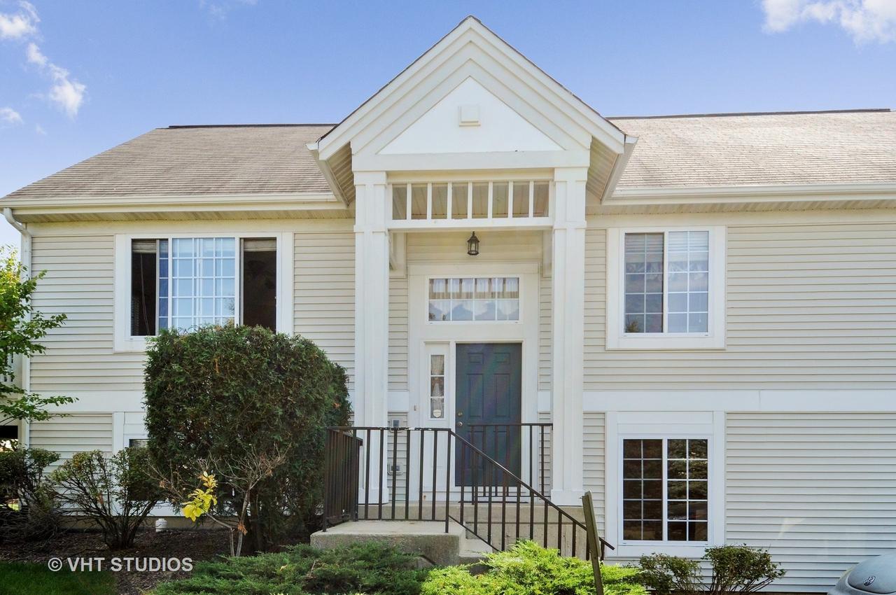 2390 Oakfield Dr. #7, Aurora, IL 60503