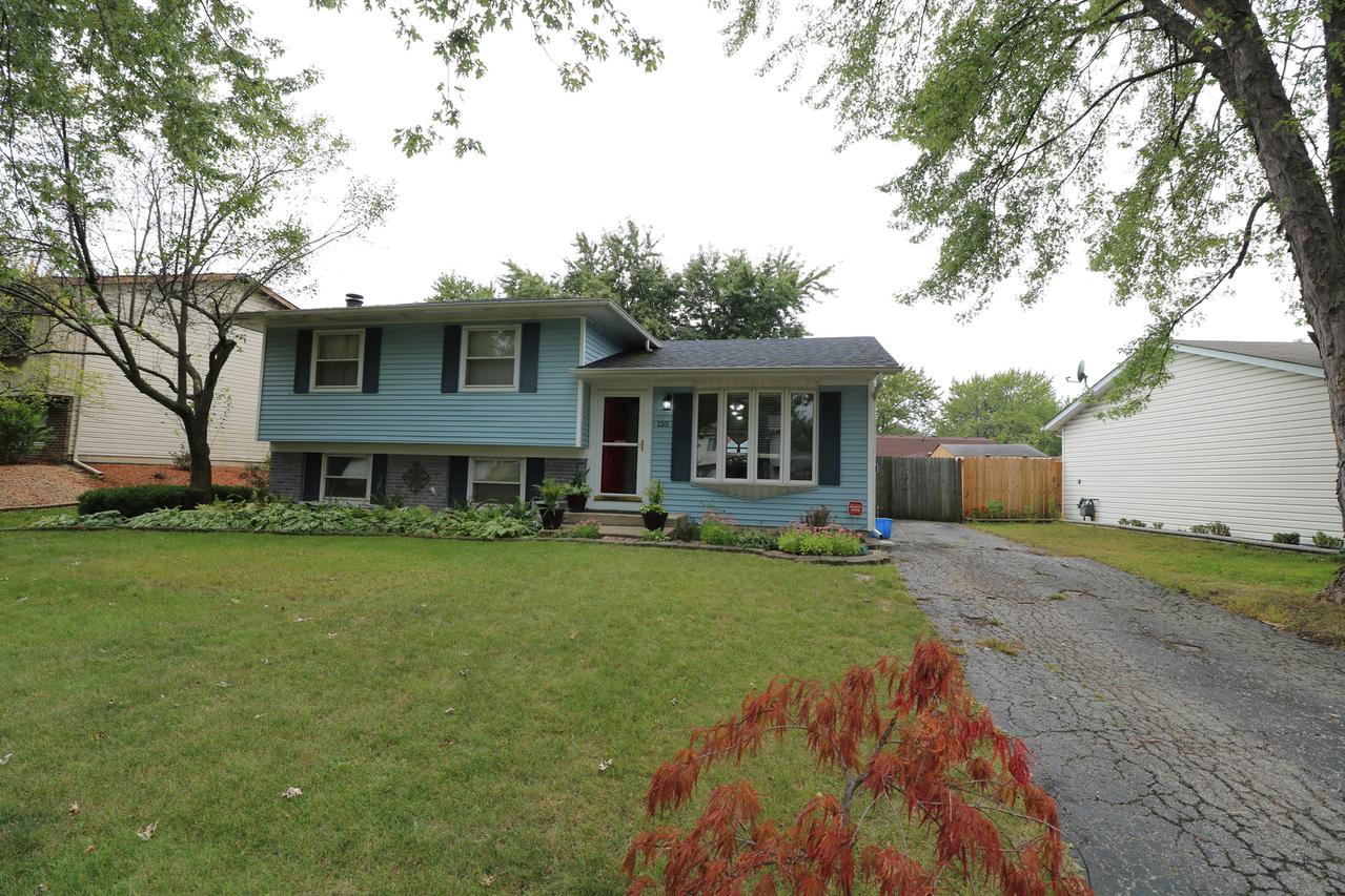 155 Thackeray Dr., Bolingbrook, IL 60440