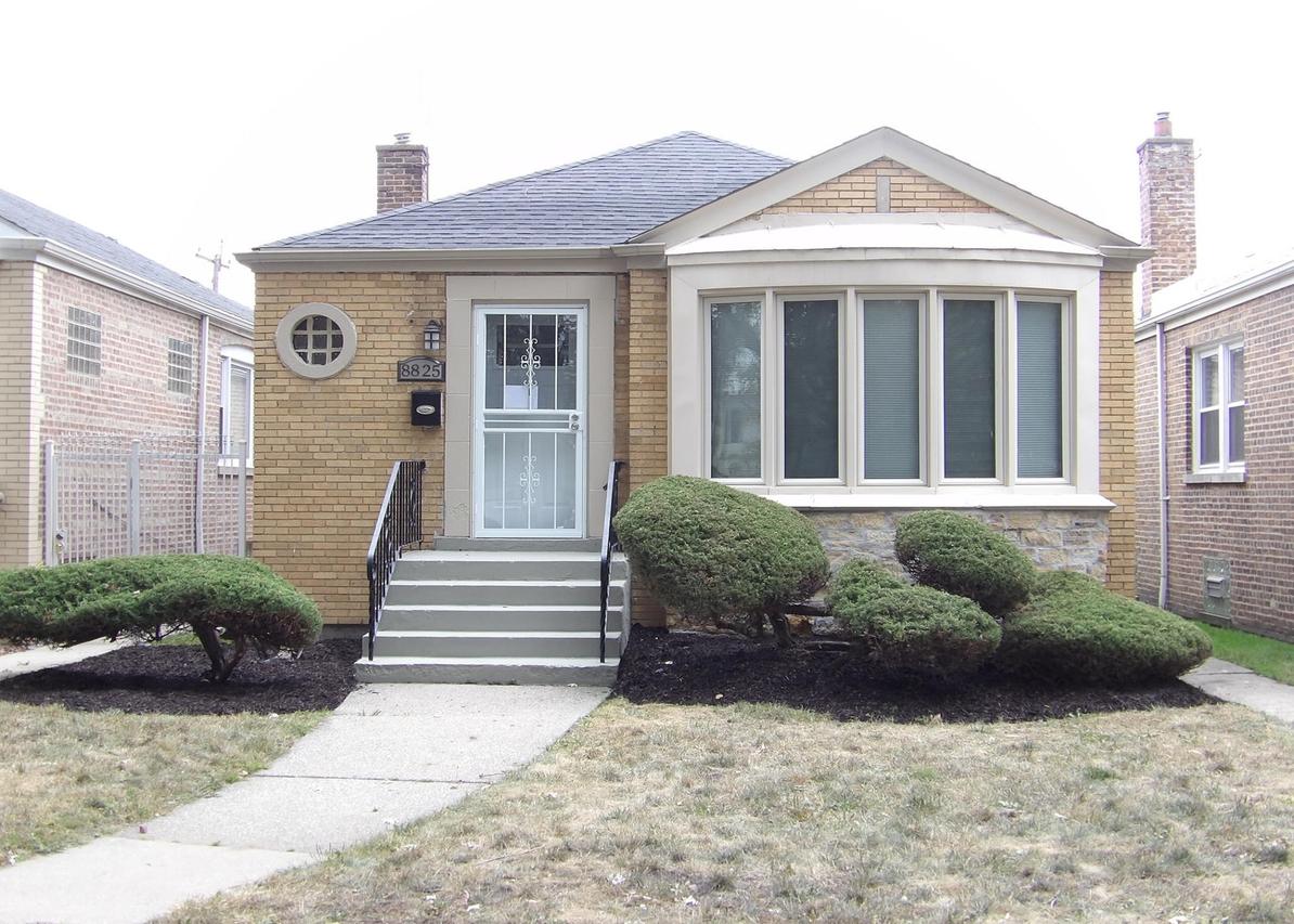 8825 S Clyde Ave., Chicago, IL 60617