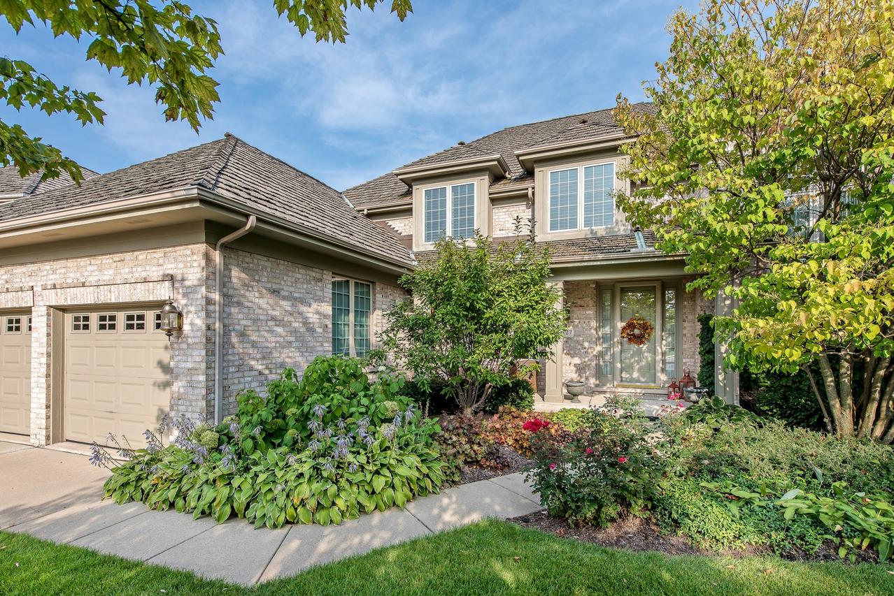 827 Turnberry Ln., Northbrook, IL 60062