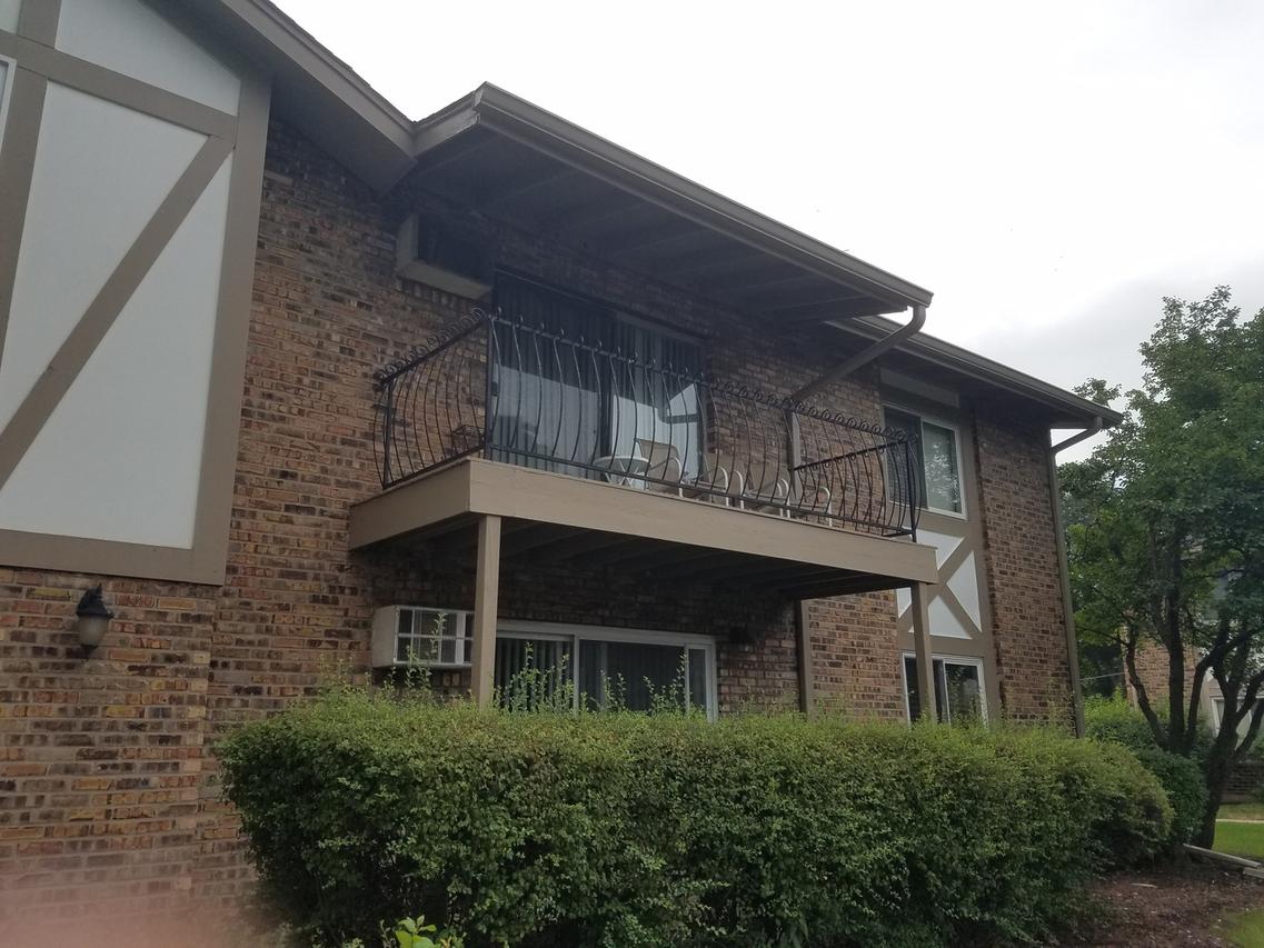 16W520 Lake Dr. #202, Willowbrook, IL 60527