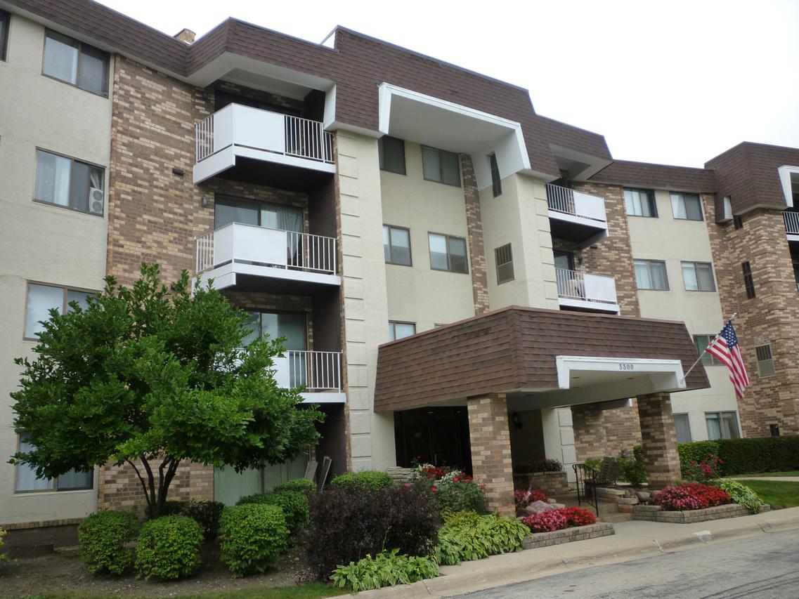 3300 N Carriageway Dr. #202, Arlington Heights, IL 60004