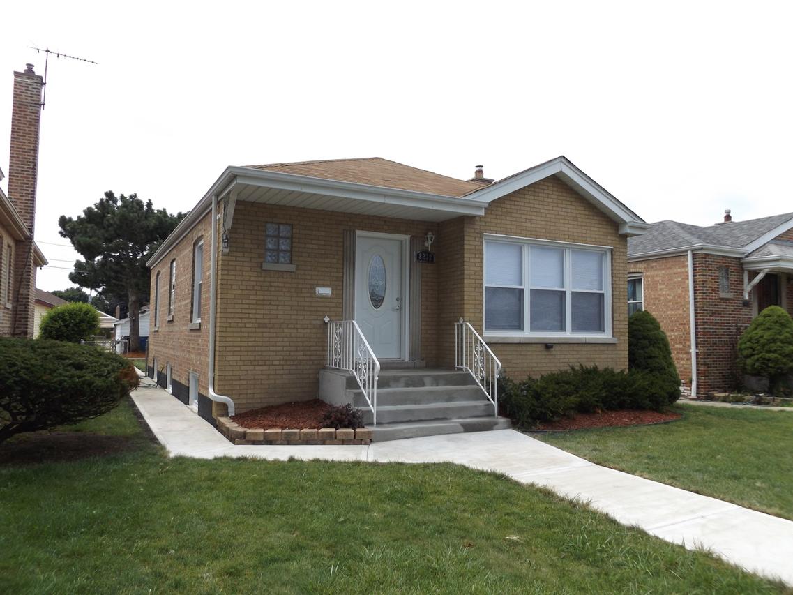 8232 S Sacramento Ave., Chicago, IL 60652