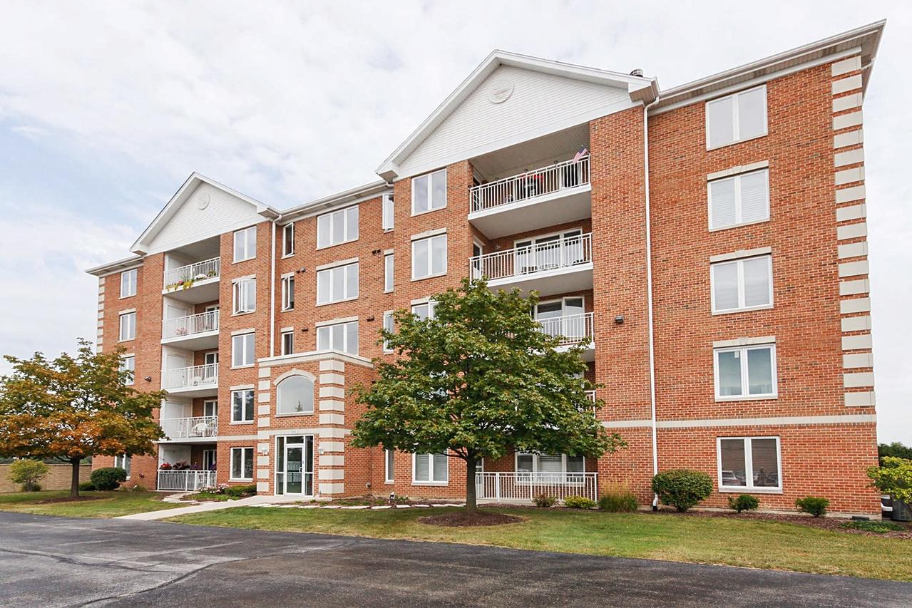 5550 115th St. #102, Oak Lawn, IL 60453