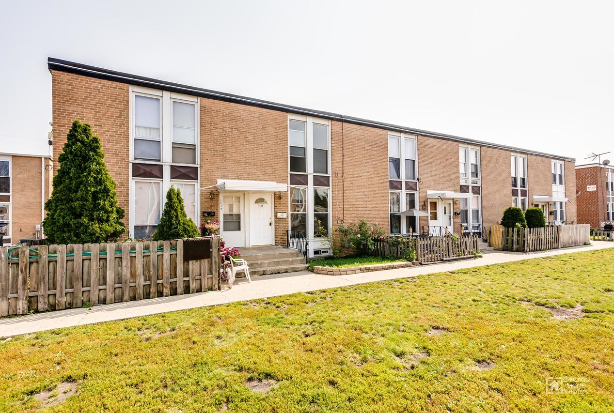1833 Pine Ct., Des Plaines, IL 60018