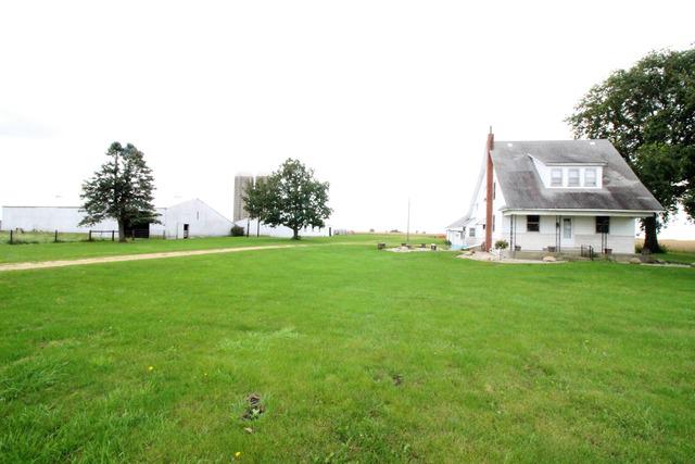 2371 E 2400 N Rd., Watseka, IL 60970