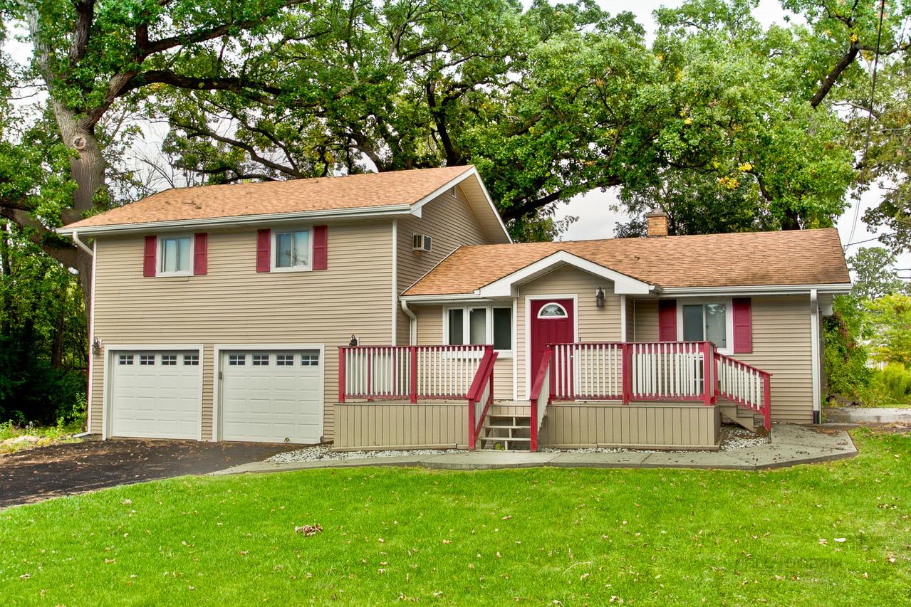 36453 Hutchins Rd., Gurnee, IL 60031