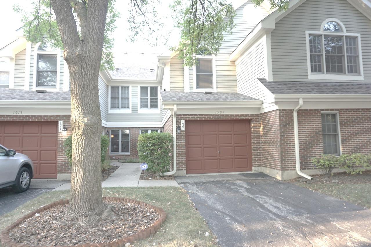1907 W White Oak St., Arlington Heights, IL 60005