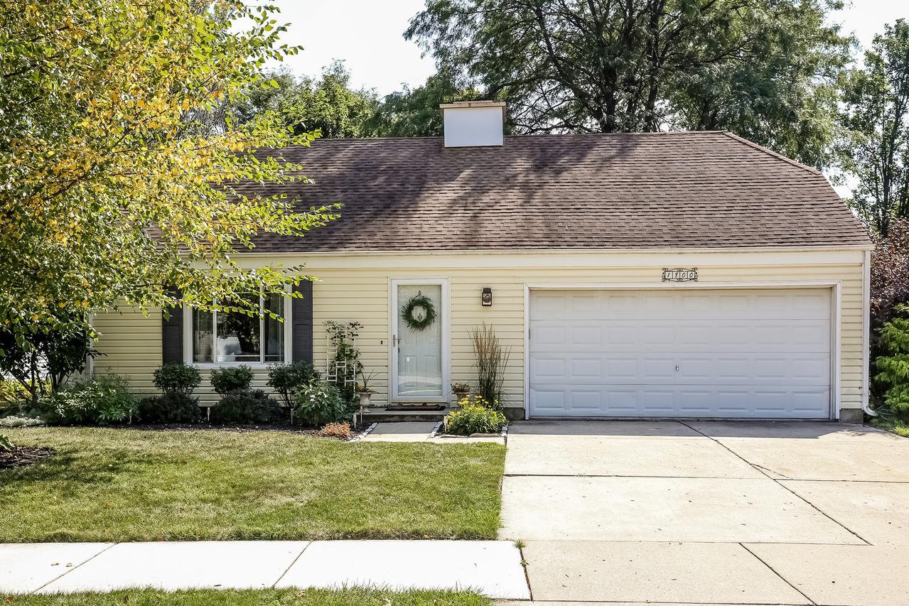 1800 Paddington Ave., Naperville, IL 60563