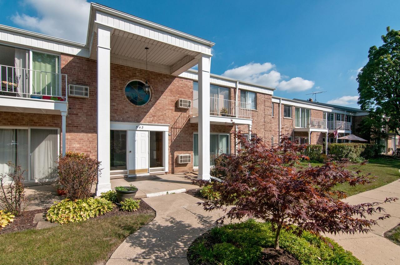 543 Burlington Ave. #101, Downers Grove, IL 60515