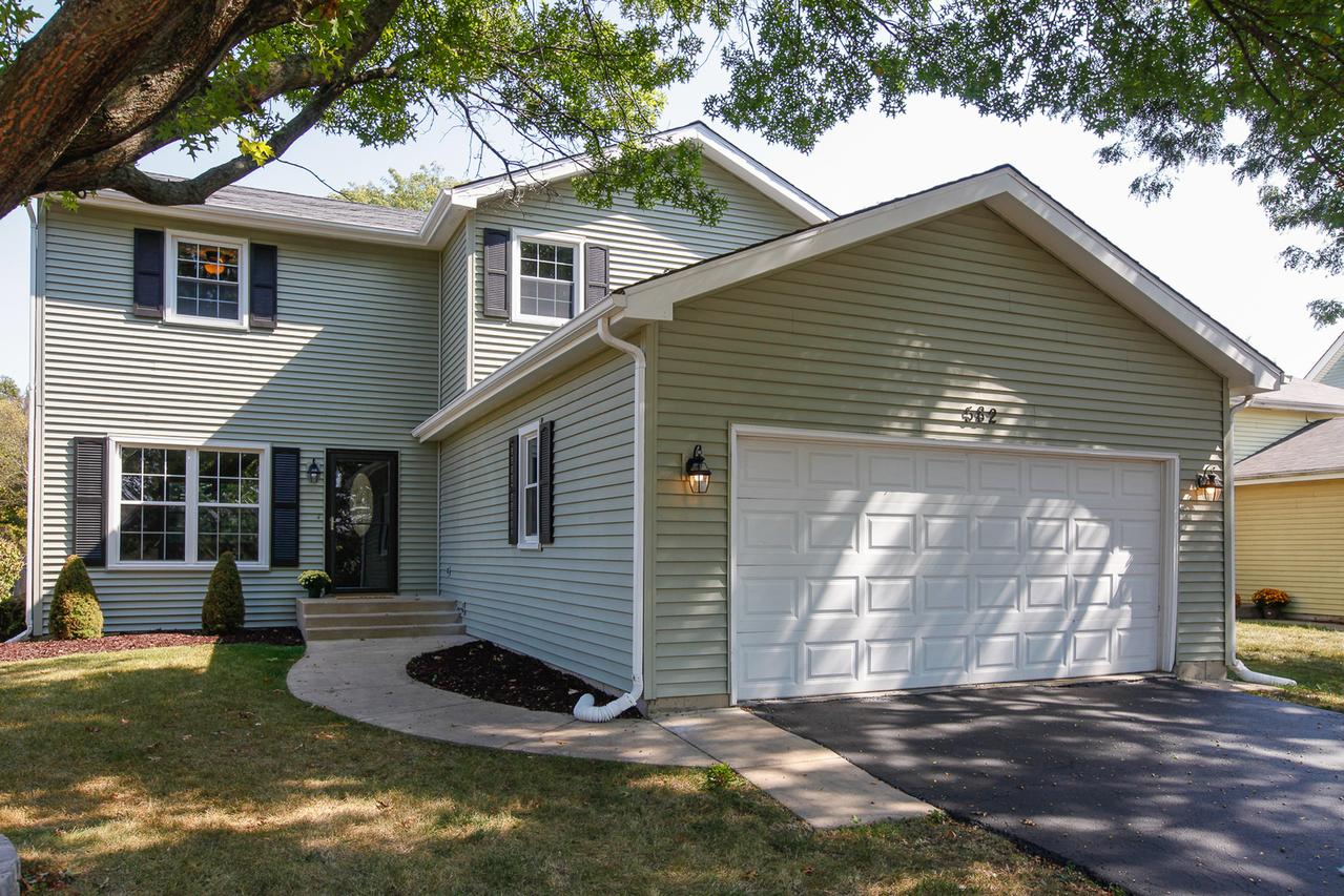 582 Milton Dr., Naperville, IL 60563