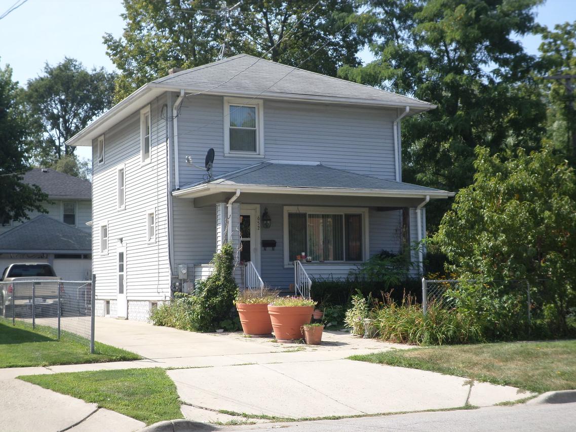 652 Iowa Ave., Aurora, IL 60506