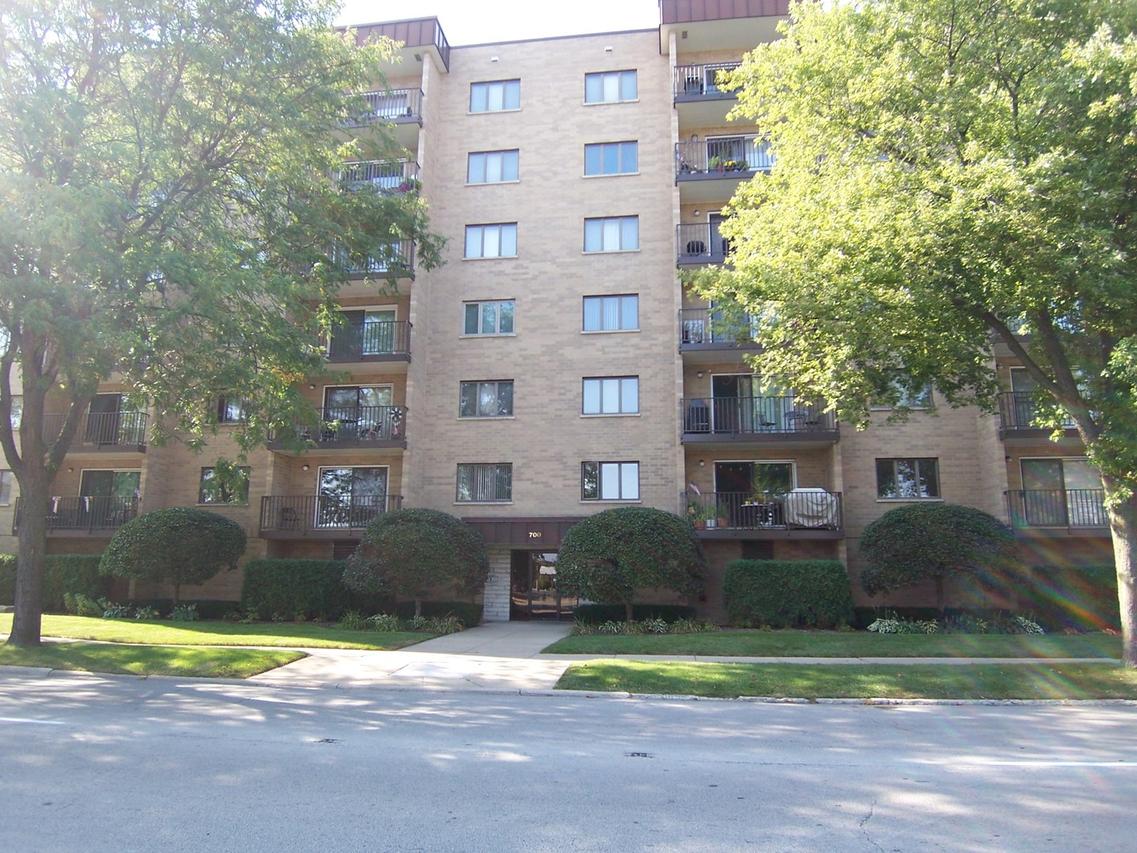 700 Graceland Ave. #304, Des Plaines, IL 60016