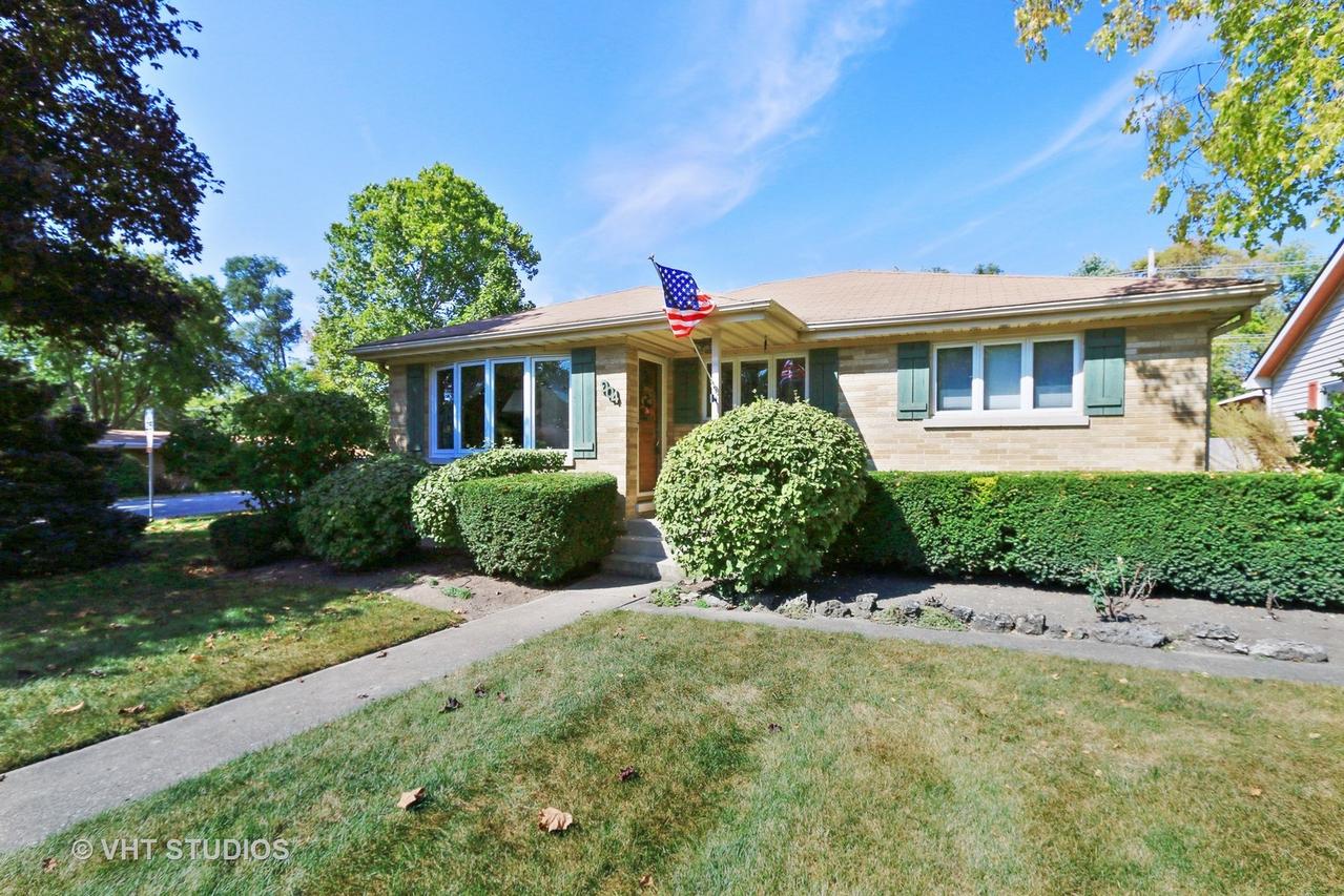904 Mckinley Ave., Mundelein, IL 60060