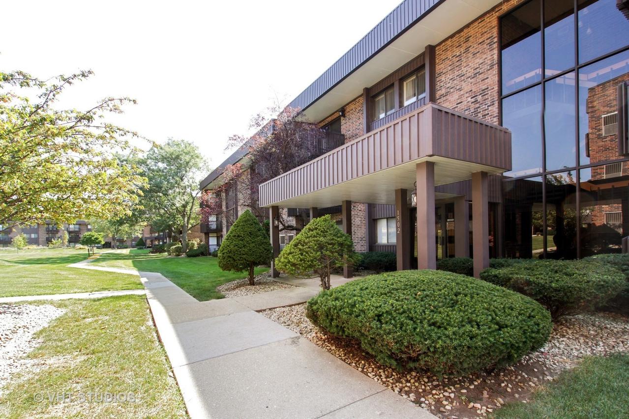 1502 Woodbridge Rd. #3B, Joliet, IL 60436