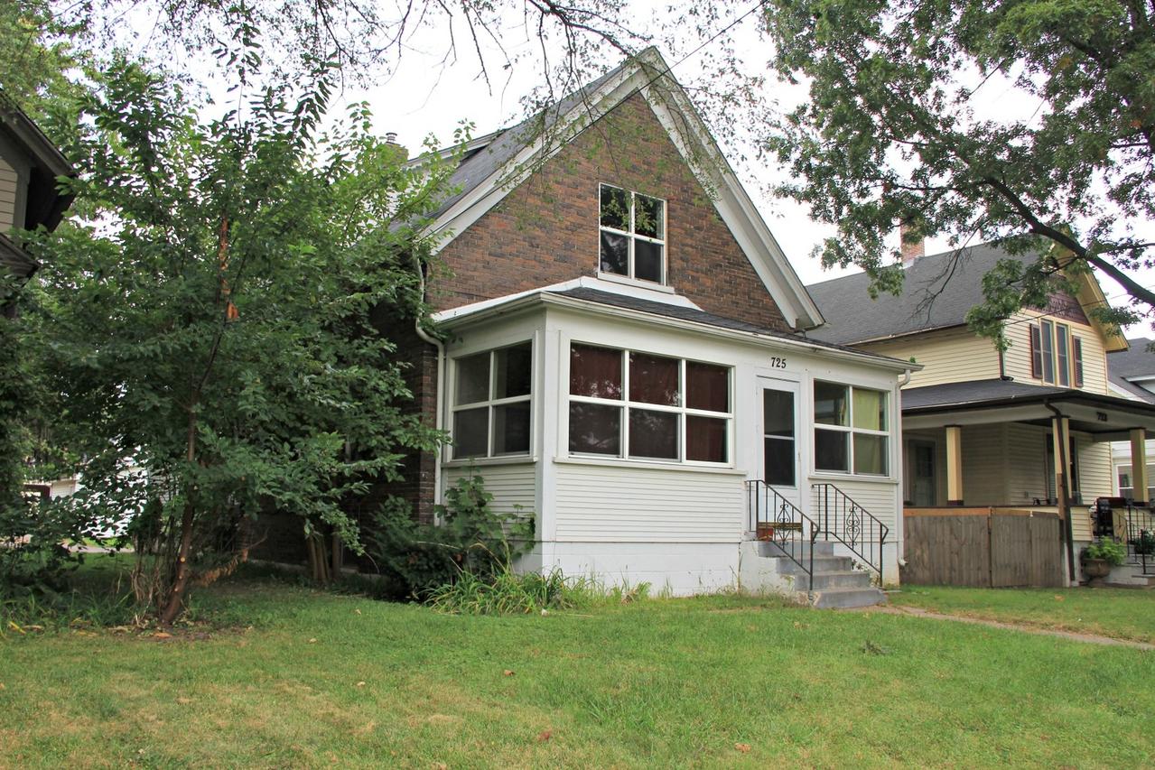 725 Lebanon St., Aurora, IL 60505