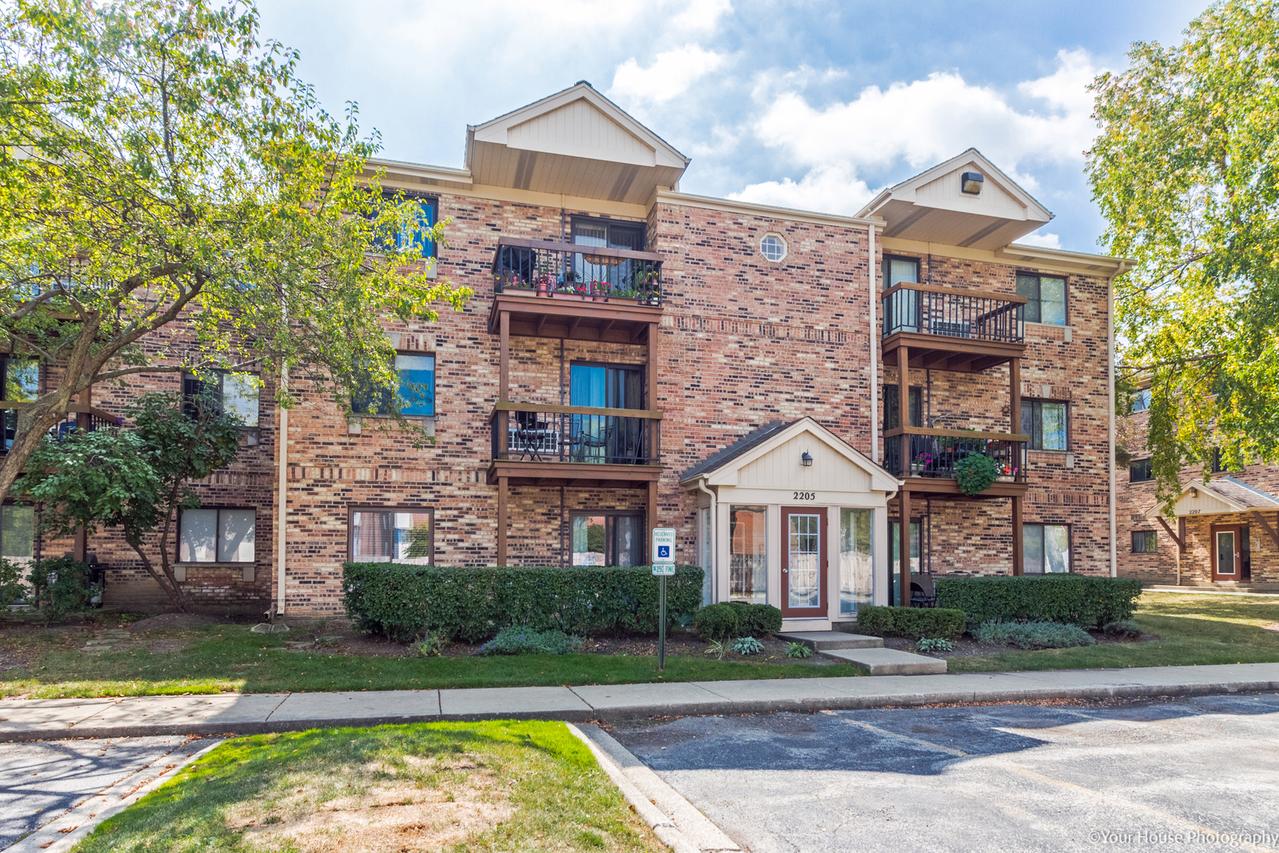 2205 Nichols Rd. #B, Arlington Heights, IL 60004