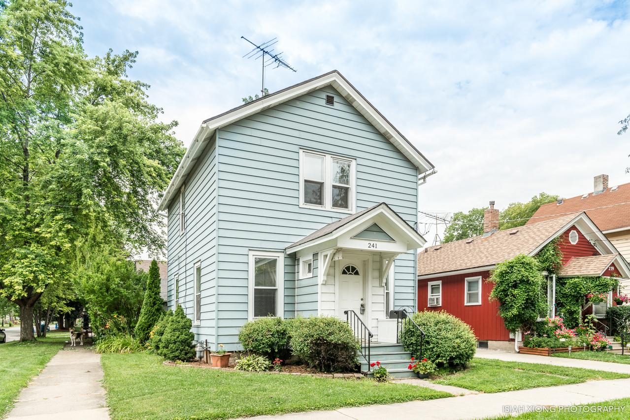 241 Williams St., Aurora, IL 60506