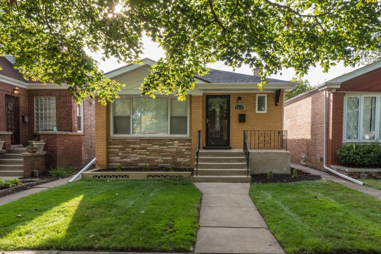 8812 S Euclid Ave., Chicago, IL 60617