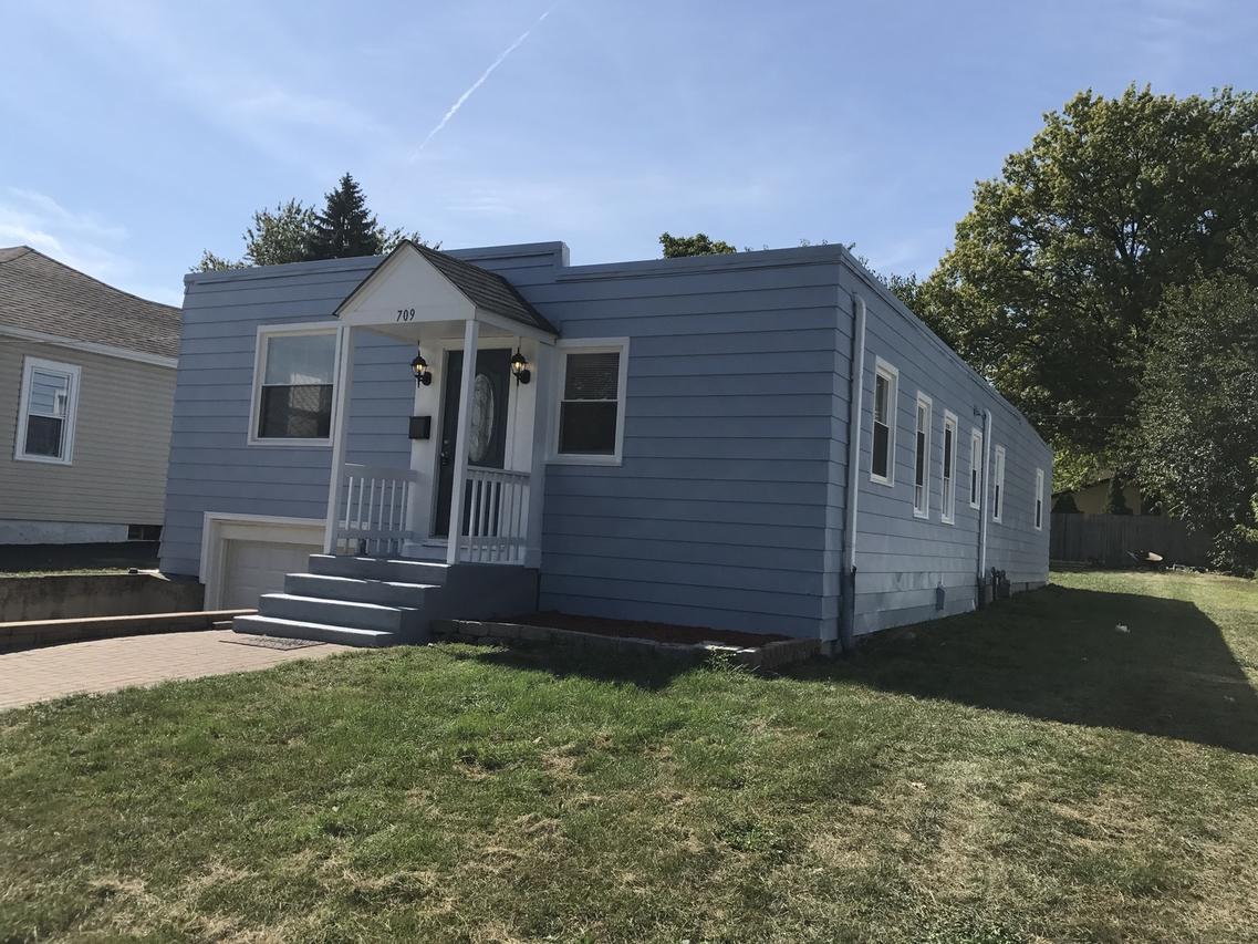 709 Gates St., Aurora, IL 60505