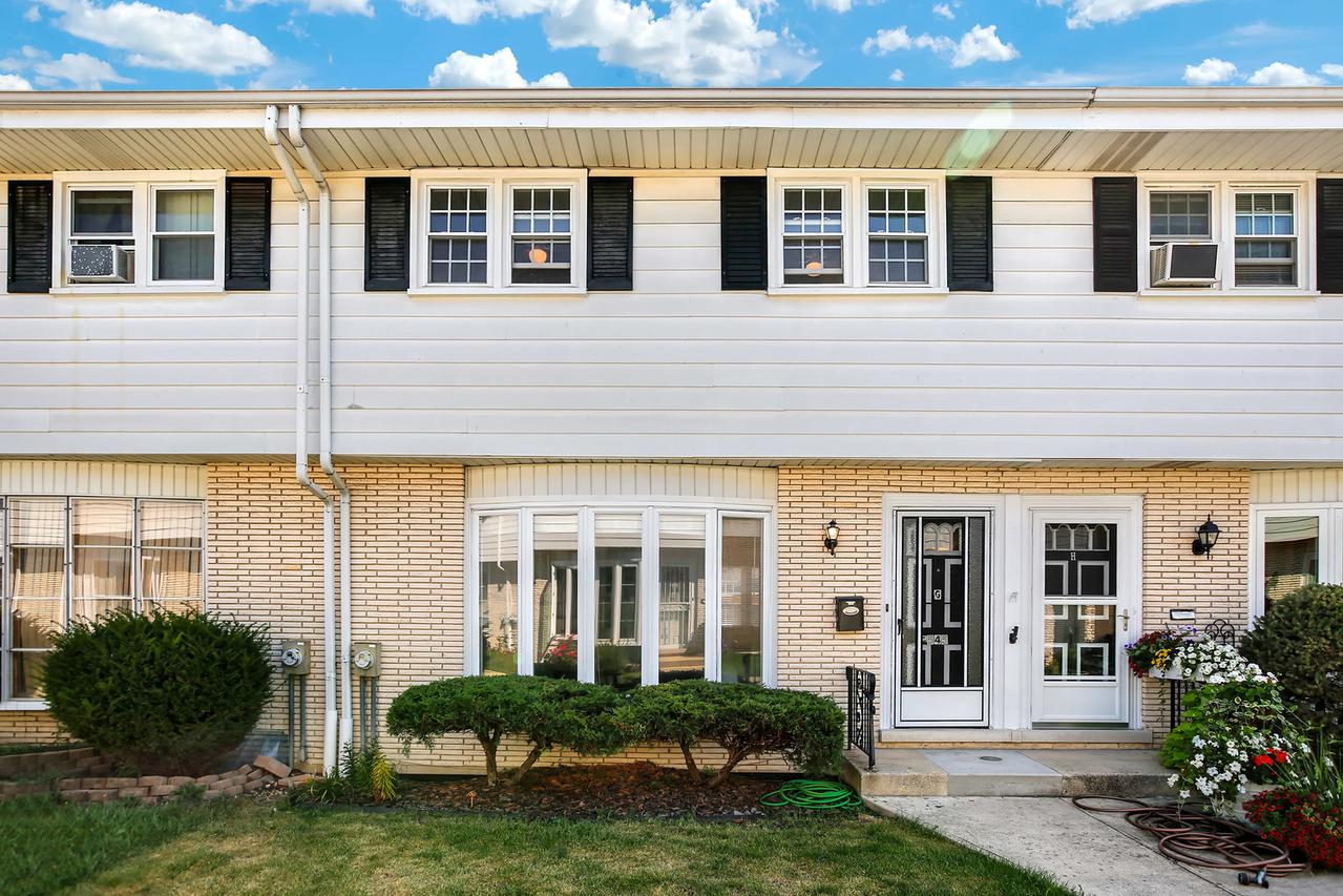 6545 W Addison St. #G, Chicago, IL 60634