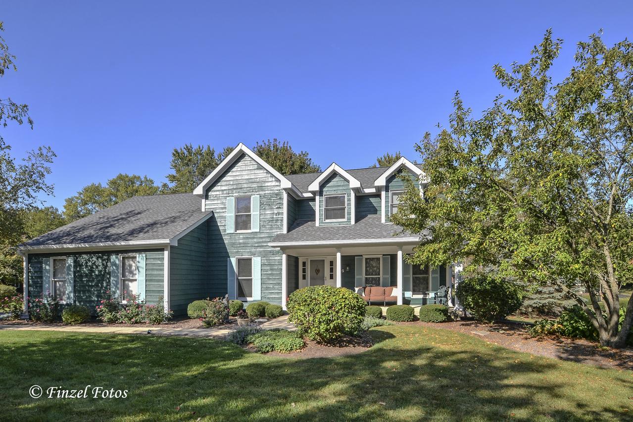 295 Stonegate Rd., Trout Valley, IL 60013