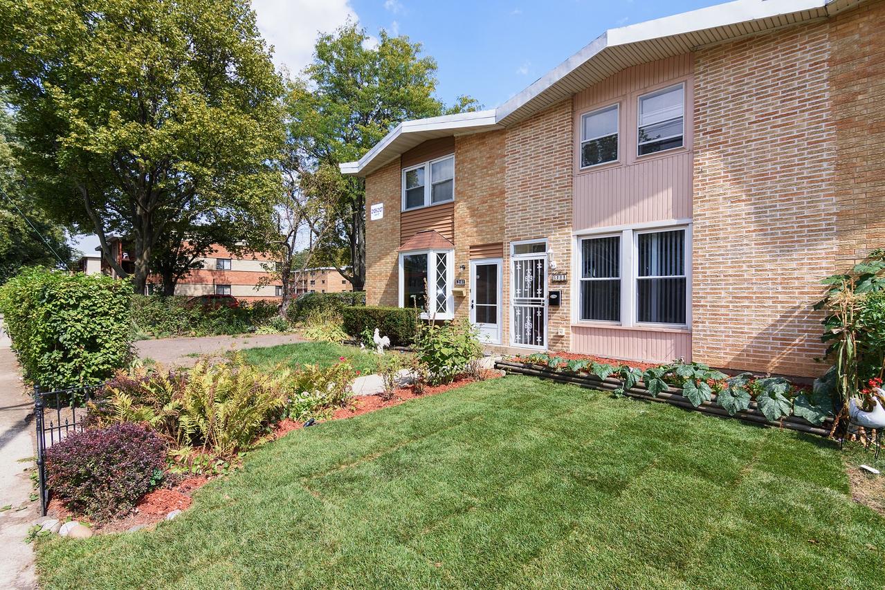 2111 Ash St., Des Plaines, IL 60018