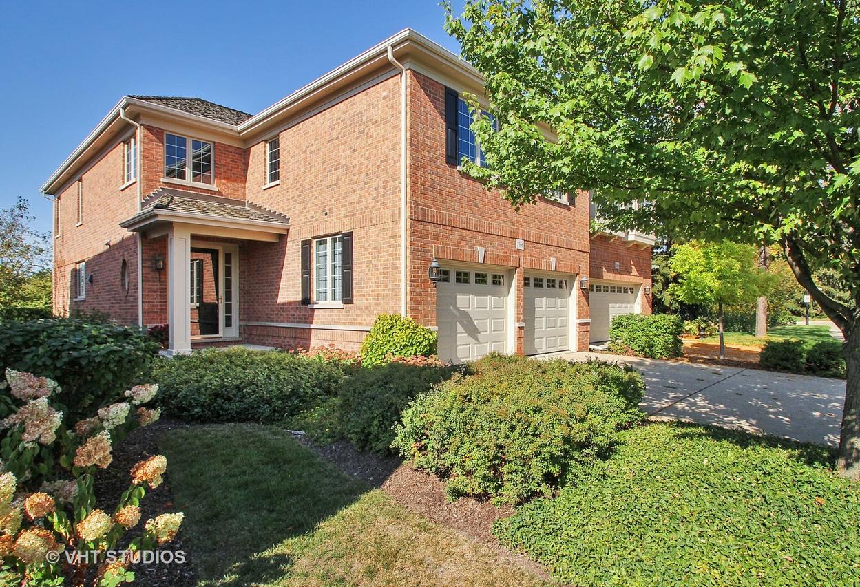 2166 Royal Ridge Dr., Northbrook, IL 60062