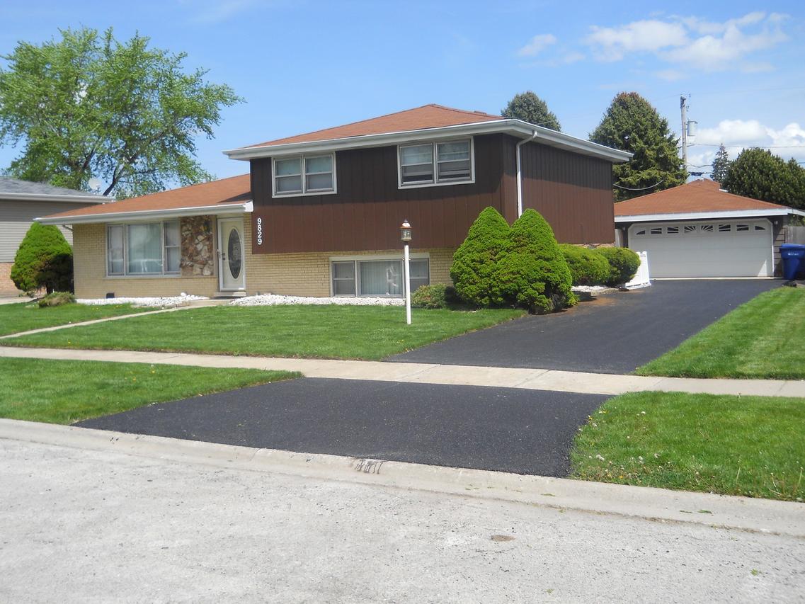 9829 S Meade Ave., Oak Lawn, IL 60453