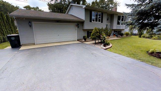 7115 Hiawatha Dr., Wonder Lake, IL 60097