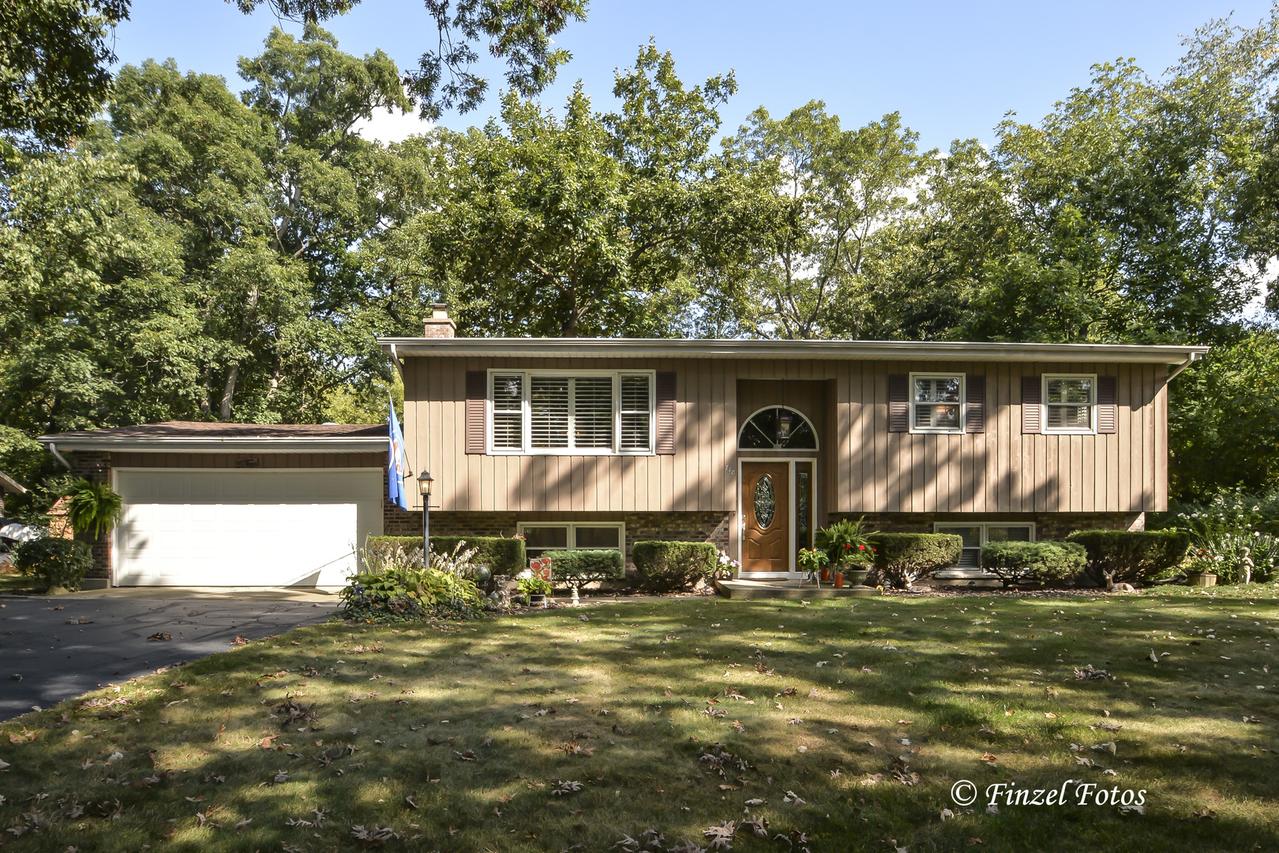 710 Emerald Dr., Mchenry, IL 60050