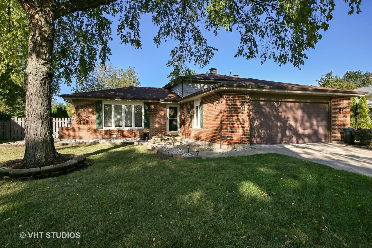 7318 Summit Rd., Darien, IL 60561