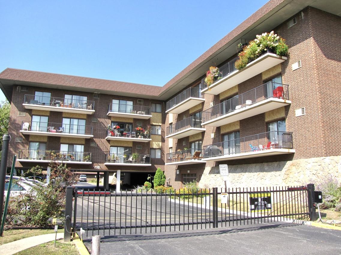 9540 Mayfield Ave. #S204, Oak Lawn, IL 60453