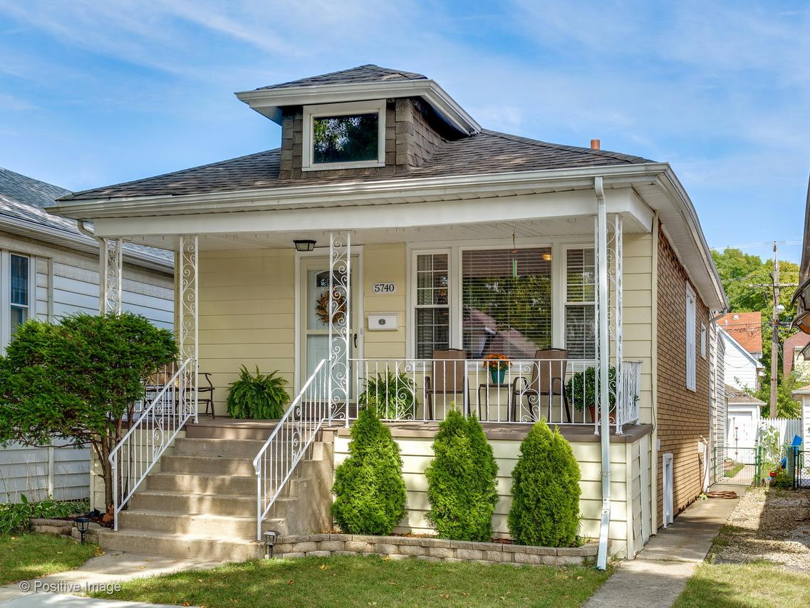 5740 W Warwick Ave., Chicago, IL 60634