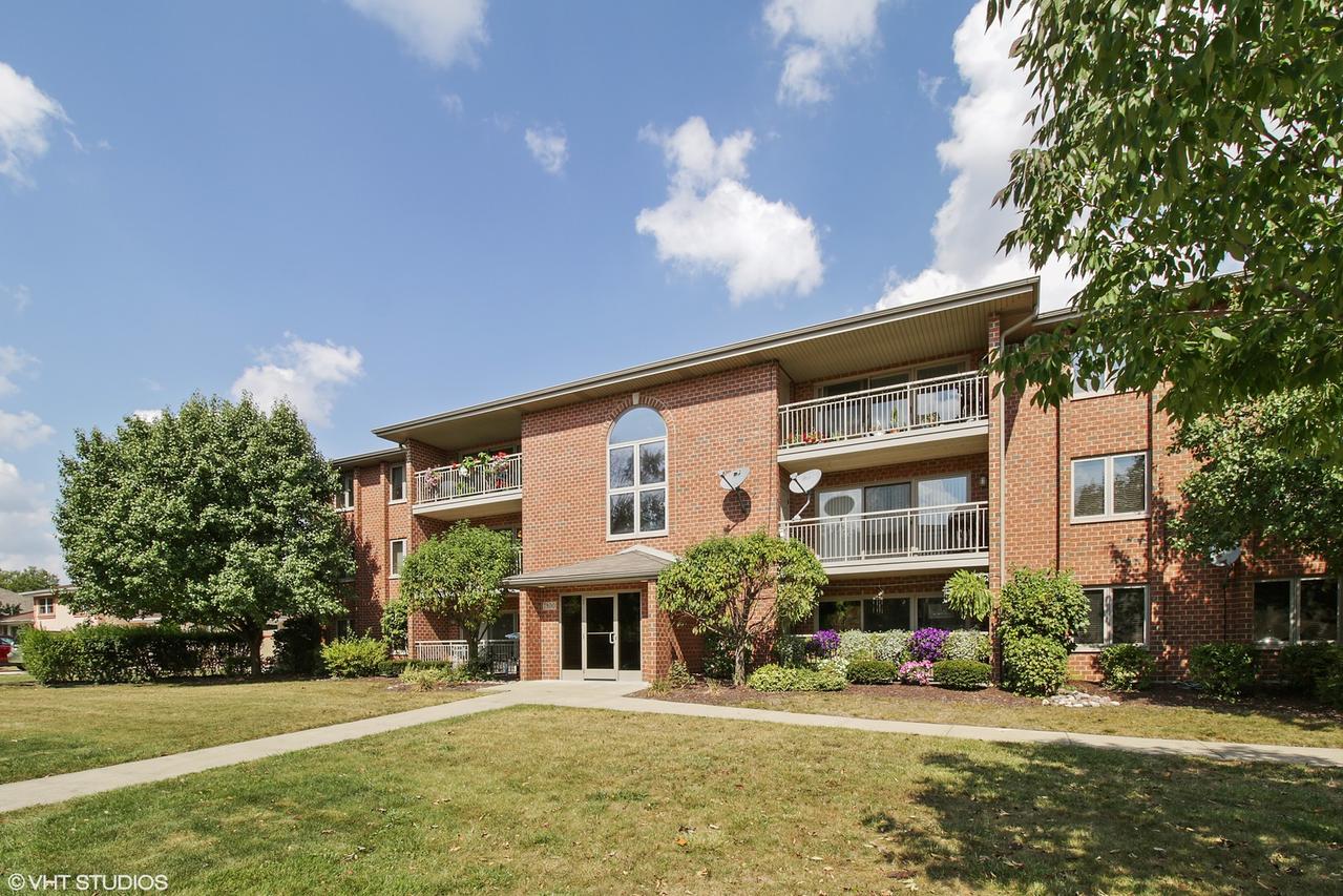 7800 W 89th St. #201, Hickory Hills, IL 60457