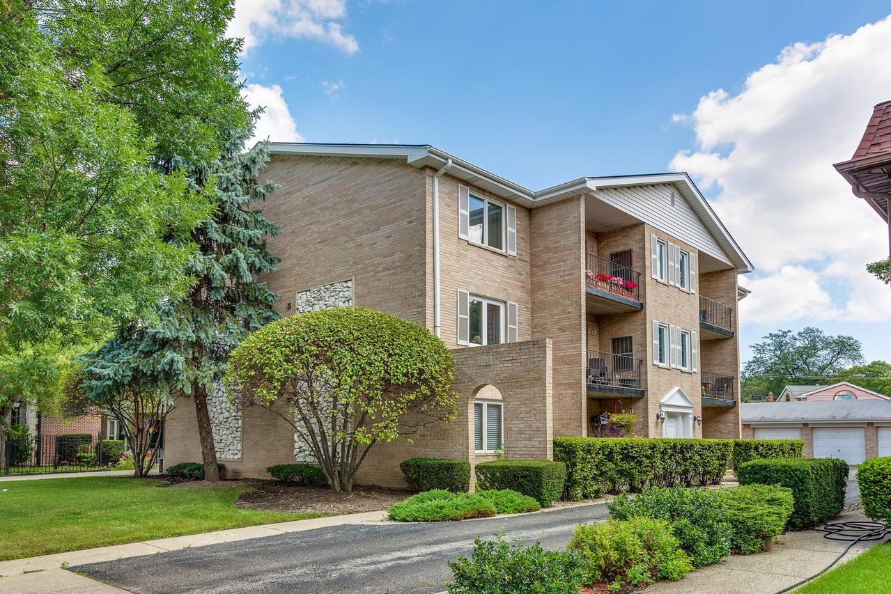 5729 N Cicero Ave. #2A, Chicago, IL 60646