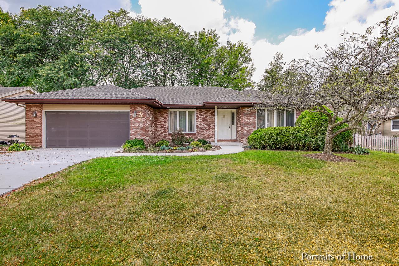 205 Olesen Dr., Naperville, IL 60540