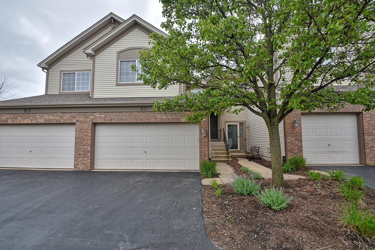 921 Parkhill Cir., Aurora, IL 60502