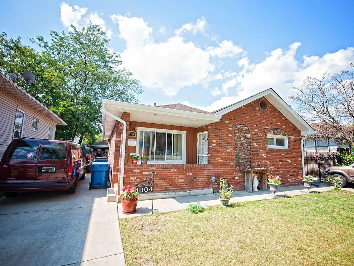 1304 N 35th Ave., Melrose Park, IL 60160