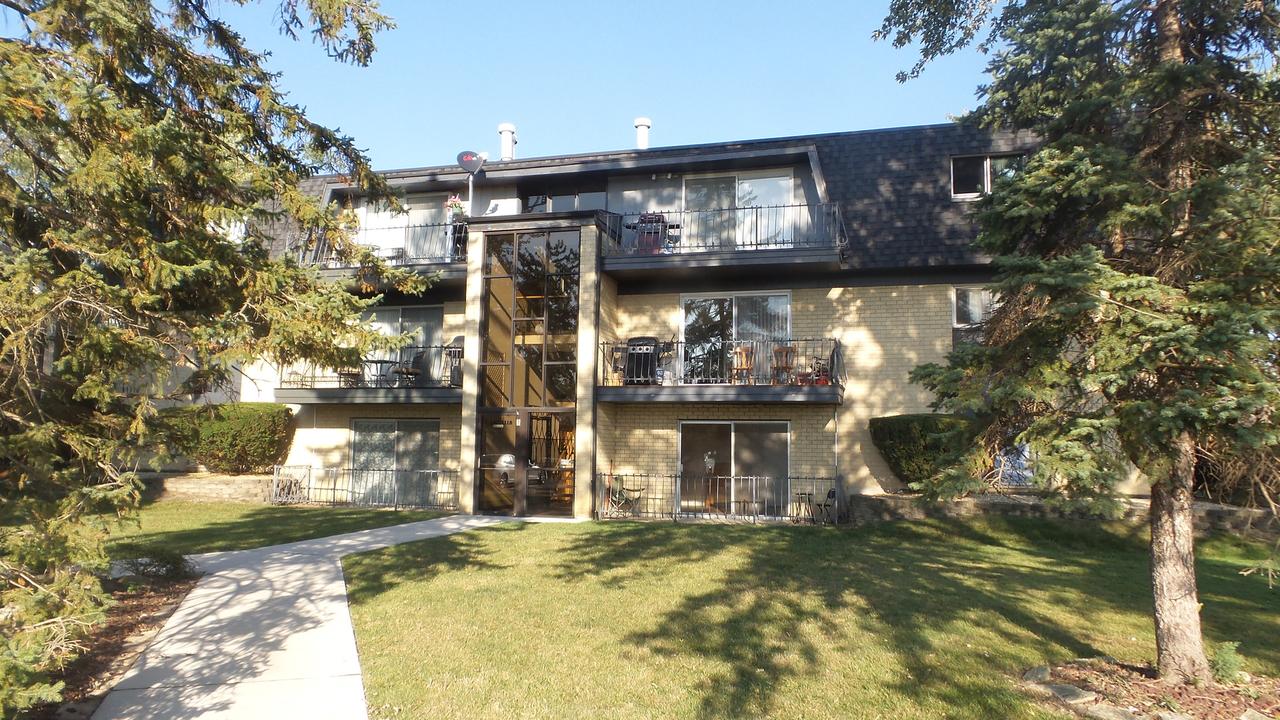 11118 S 84th Ave. #1B, Palos Hills, IL 60465
